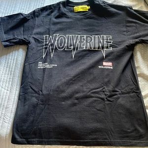 Darc sport wolverine t shirt. Medium sized. Black shirt. Yellow wolf